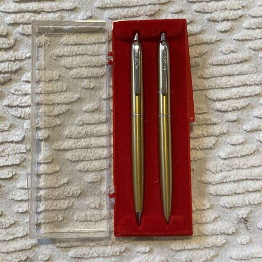 Vintage Wearever Mechanical Pencil and Pen Gold Set Red Velvet Case USA
